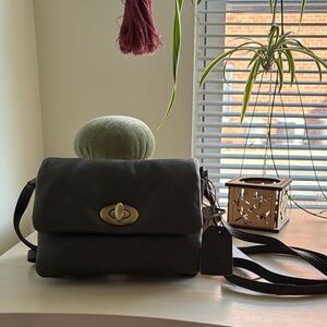Elegant Olive Green Leather Crossbody Bag